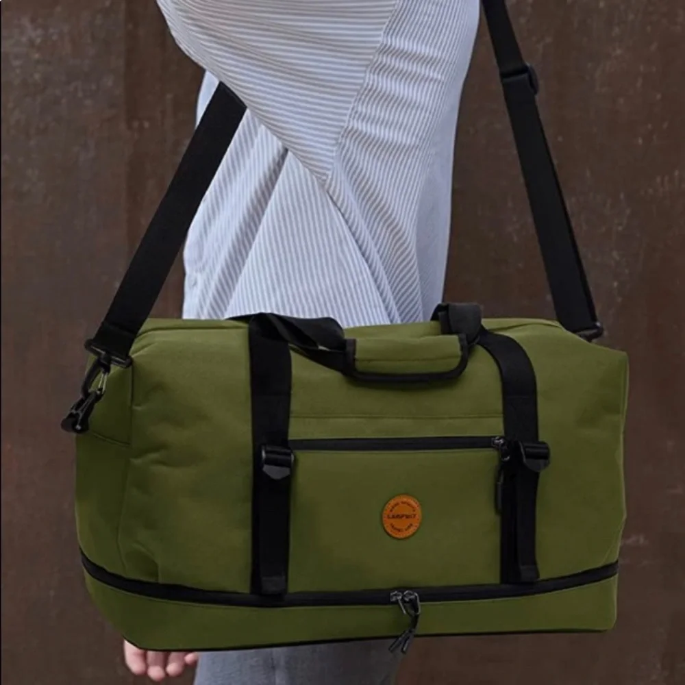 BRAND NEW STYLISH OLIVE WEEKEND BAG / DUFFEL BAG(NWT) - Picture 2 of 5